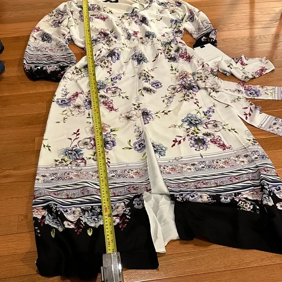 WHBM Floral V-Neck Long Sleeve dress in Cream and Black - Picture 4 of 4